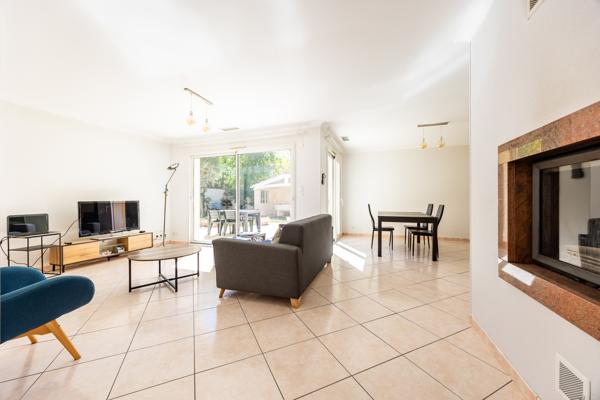 Maison
         6 pièces
        - 155 m² 615 000 € *