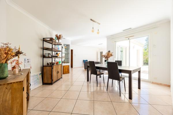 Maison
         6 pièces
        - 155 m² 615 000 € *