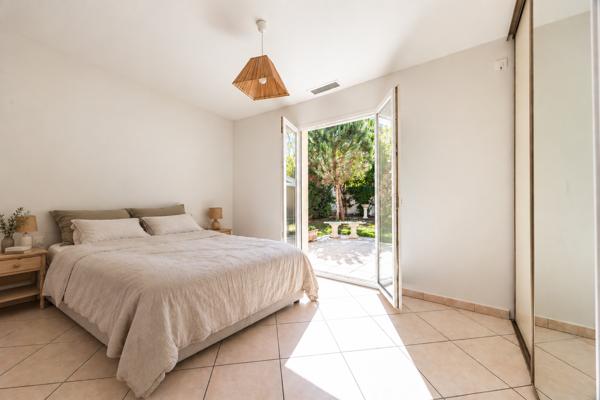 Maison
         6 pièces
        - 155 m² 615 000 € *