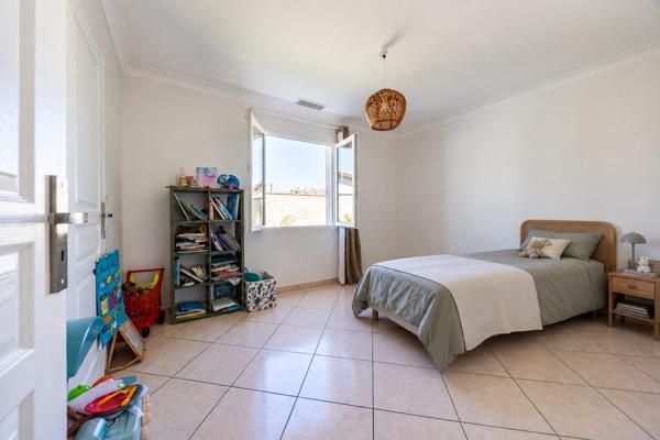 Maison
         6 pièces
        - 155 m² 615 000 € *