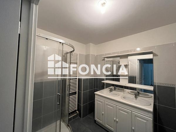 Location Appartement 3 pièces 63.39 m² - 20 RUE CAMILLE LEBEAU Chatellerault 86100