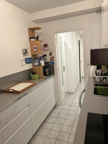 BEL APPARTEMENT AU GRATTE CIEL
