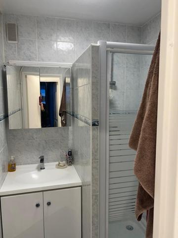 BEL APPARTEMENT AU GRATTE CIEL