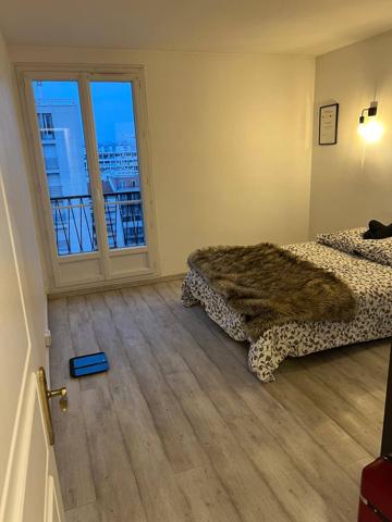 BEL APPARTEMENT AU GRATTE CIEL