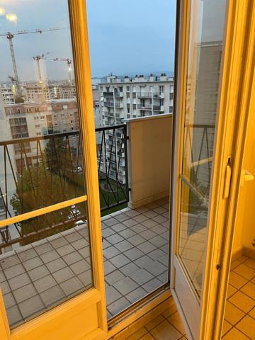 BEL APPARTEMENT AU GRATTE CIEL