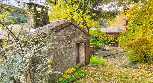 Vanosc (07690) Ancienne Ferme en pierres- Isolée et rénovée - 350 m² et 9000 m² de Terrain