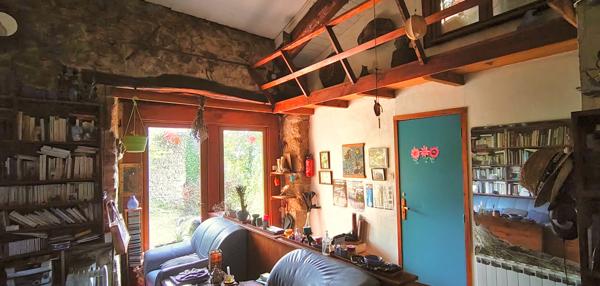 Vanosc (07690) Ancienne Ferme en pierres- Isolée et rénovée - 350 m² et 9000 m² de Terrain