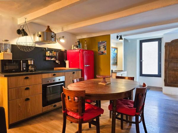 Au cœur du village du Revest-les-Eaux, au calme