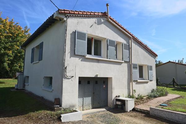 Maison 2 chambres avec garage et atelier sur terrain de 1700m2