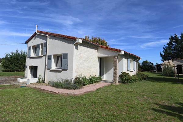 Maison 2 chambres avec garage et atelier sur terrain de 1700m2