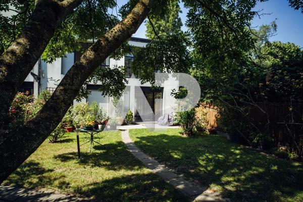 Studio dans une copropriété verdoyante, idéalement situé en cent €168 000 ** - Ref : 82617347Q