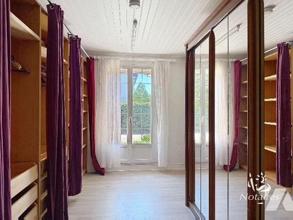 Située en fond d'impasse, dans un environnement calme, verdoyant et résidentiel, maison de plai...