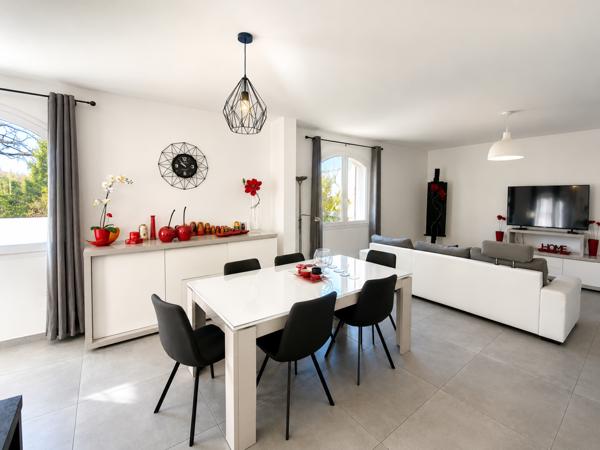 Villa
                                                                                                                                                                                                                                                                                                                        6 pièce(s)                                                                                                                                                                                                          4 chambre(s)                                                                                                                                                                                                          175  m²