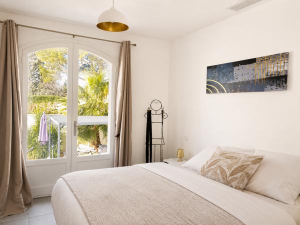 Villa
                                                                                                                                                                                                                                                                                                                        6 pièce(s)                                                                                                                                                                                                          4 chambre(s)                                                                                                                                                                                                          175  m²