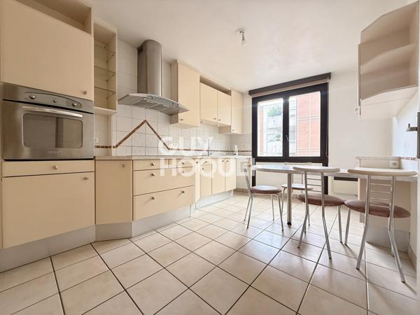 Appartement à louer de 5 pièces de 142 m² avec garage double