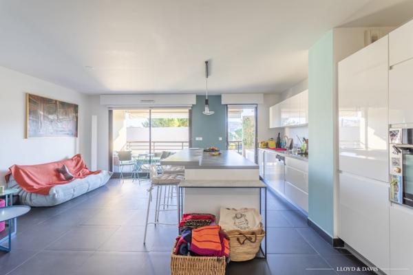 PARC BORELY- Marseille 8ème- T3 avec terrasse et stationnement dans une résidence de standing sécurisée.