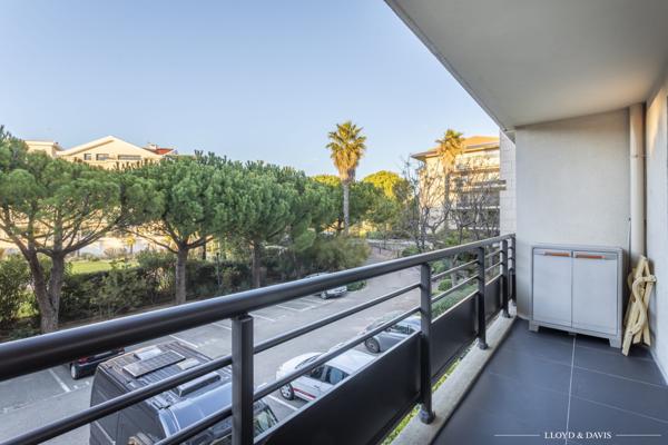 PARC BORELY- Marseille 8ème- T3 avec terrasse et stationnement dans une résidence de standing sécurisée.