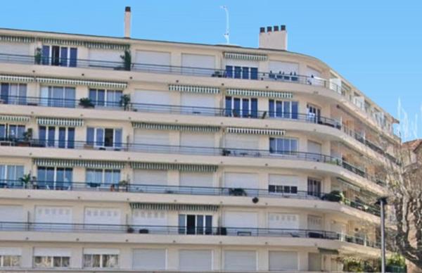 T3 lumineux avec terrasse – Saint-Raphaël Centre