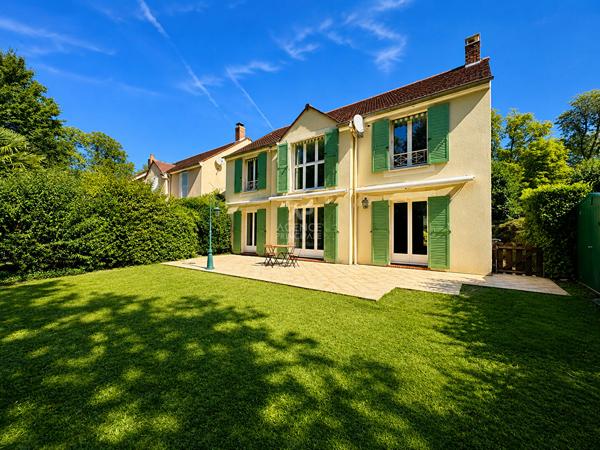 Maison Neuville Sur Oise 6 pièce(s) 143 m2 679 500 € **  - Référence  8310