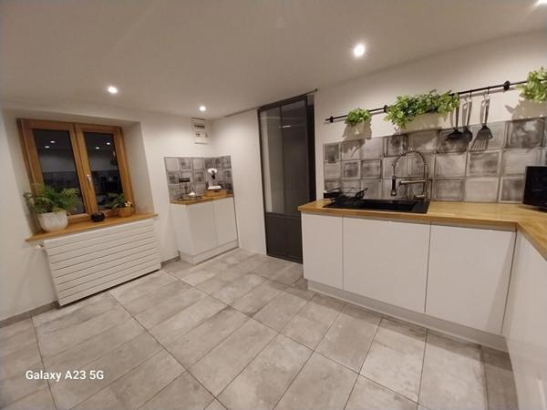 À Vendre Maison Divisible en 3 Logements