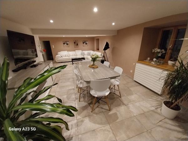 À Vendre Maison Divisible en 3 Logements