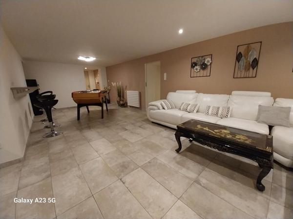 À Vendre Maison Divisible en 3 Logements