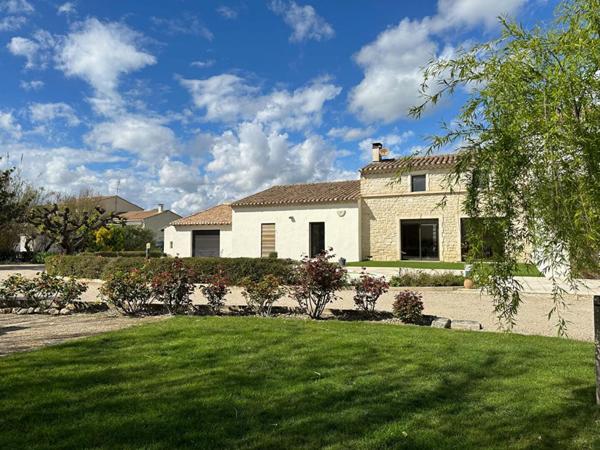 Beaucaire villa  6 pièces 179m² avec garage et piscine et terrain  constructible de 1270m²