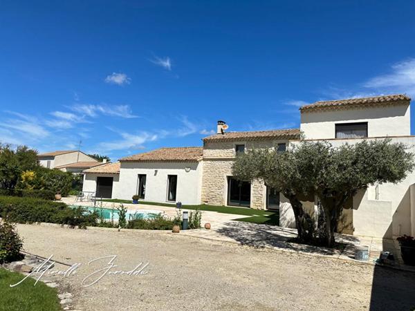Beaucaire villa  6 pièces 179m² avec garage et piscine et terrain  constructible de 1270m²
