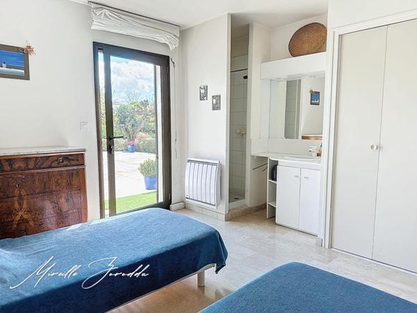 Beaucaire villa  6 pièces 179m² avec garage et piscine et terrain  constructible de 1270m²