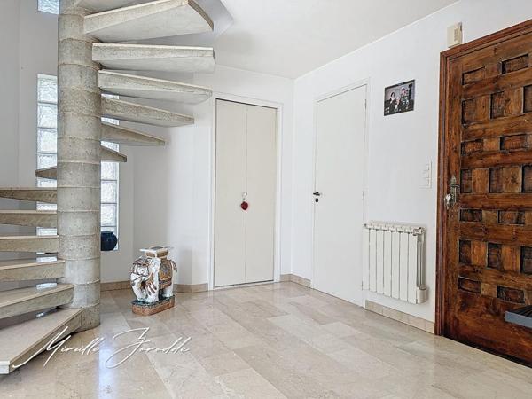 Beaucaire villa  6 pièces 179m² avec garage et piscine et terrain  constructible de 1270m²