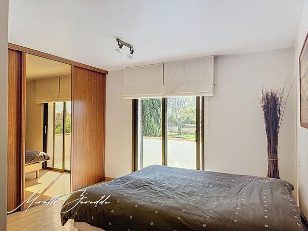 Beaucaire villa  6 pièces 179m² avec garage et piscine et terrain  constructible de 1270m²