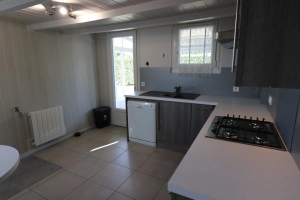 Maison à louer 4 pièces à BORDS 17
