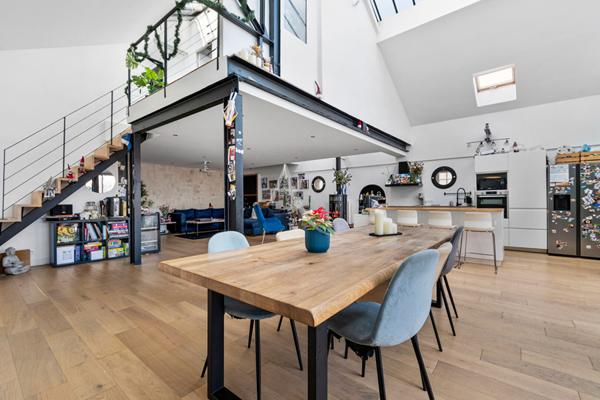 Suresnes (limite Puteaux) - Maison Loft de 208m² (232 m² au sol)