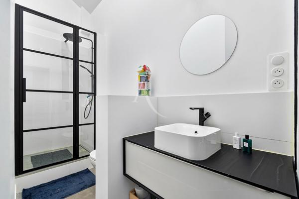 Suresnes (limite Puteaux) - Maison Loft de 208m² (232 m² au sol)