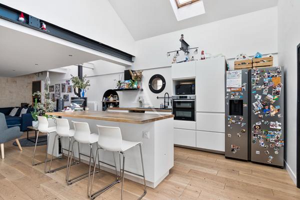 Suresnes (limite Puteaux) - Maison Loft de 208m² (232 m² au sol)