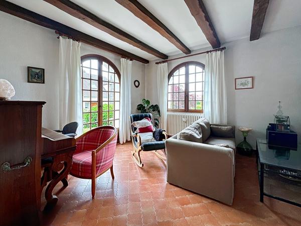 Charmante meulière avec dépendances