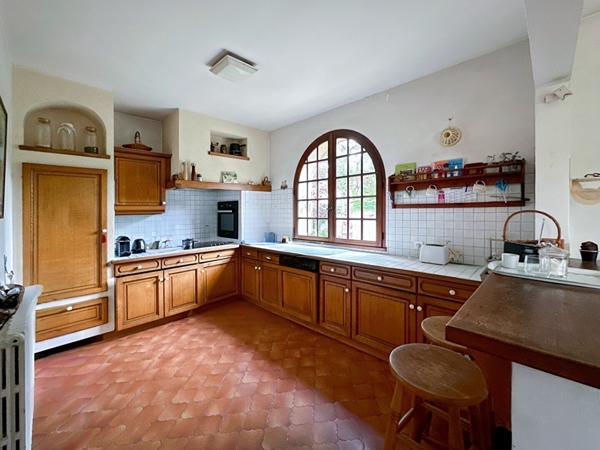 Charmante meulière avec dépendances