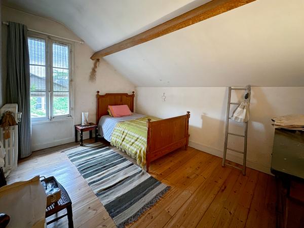 Charmante meulière avec dépendances