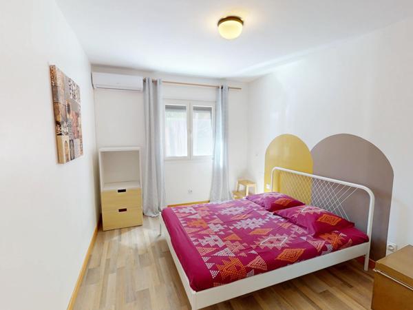 DOMAINE SUR 4.000 m² / DEUX HABITATIONS DE PLAIN-PIED / PISCINE