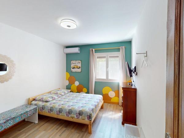 DOMAINE SUR 4.000 m² / DEUX HABITATIONS DE PLAIN-PIED / PISCINE