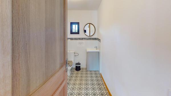 DOMAINE SUR 4.000 m² / DEUX HABITATIONS DE PLAIN-PIED / PISCINE