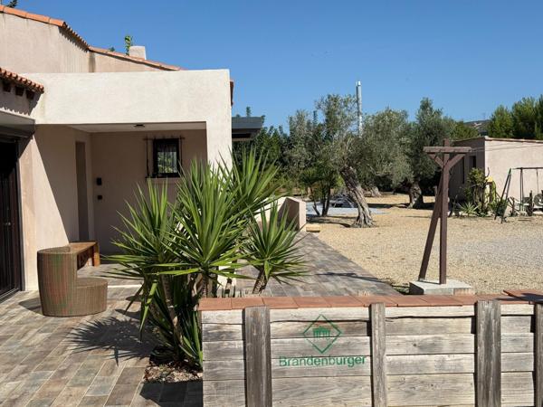 DOMAINE SUR 4.000 m² / DEUX HABITATIONS DE PLAIN-PIED / PISCINE