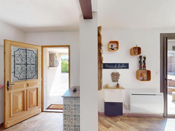 DOMAINE SUR 4.000 m² / DEUX HABITATIONS DE PLAIN-PIED / PISCINE