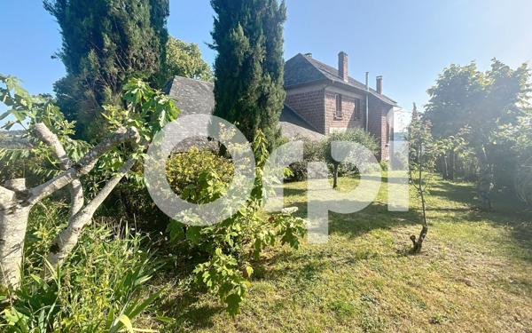 Maison à vendre    5 pièces •  Lanteuil