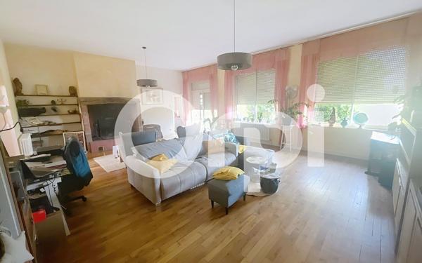 Maison à vendre    5 pièces •  Lanteuil