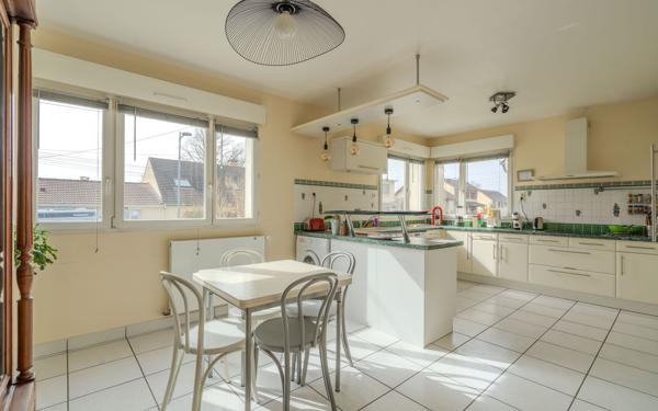 Maison à vendre    7 pièces • 157 m2 Noisy-le-Grand