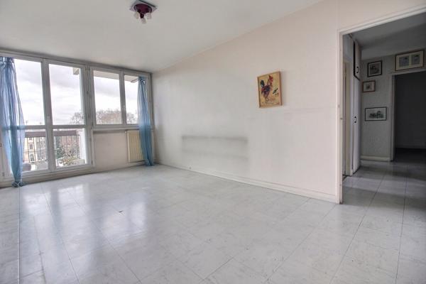 Appartement familial 4 pièces avec balcon et vue sur la Seine
