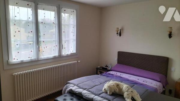 MAISON ANCIENNE ET DEPENDANCES EN BORD DE RIVIERE!