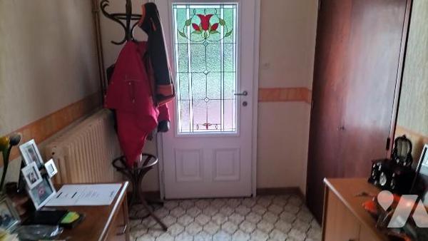 MAISON ANCIENNE ET DEPENDANCES EN BORD DE RIVIERE!