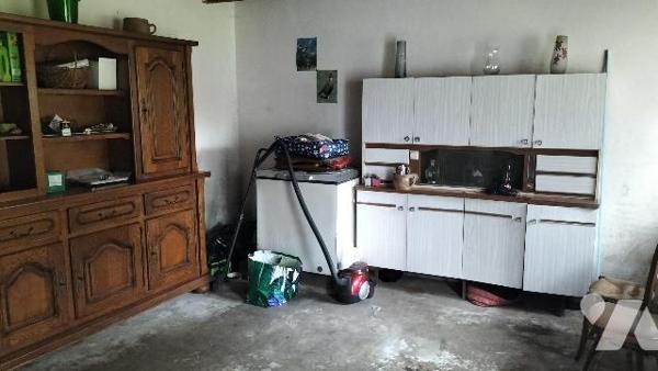 MAISON ANCIENNE ET DEPENDANCES EN BORD DE RIVIERE!